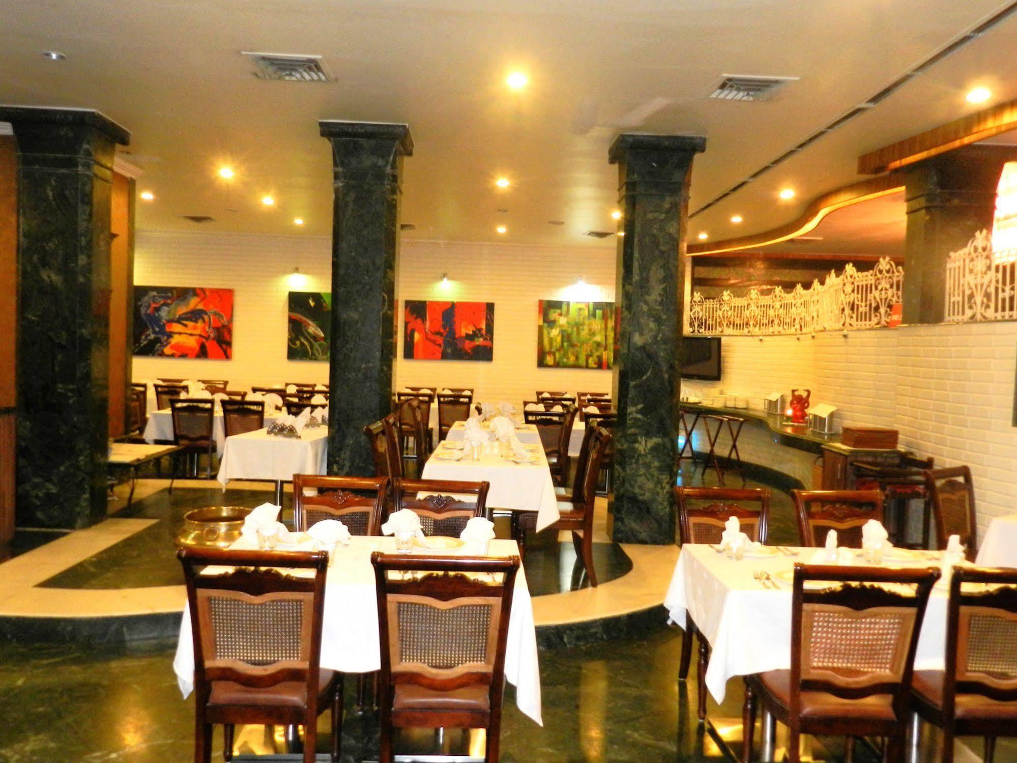 Amarpreet, Chhatrapati Sambhajinagar - Am Hotel Kollection Αουρανγκαμπάντ Εστιατόριο φωτογραφία